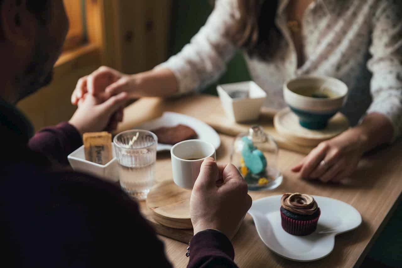 家族や恋人、友人など大切な人と食事にいく